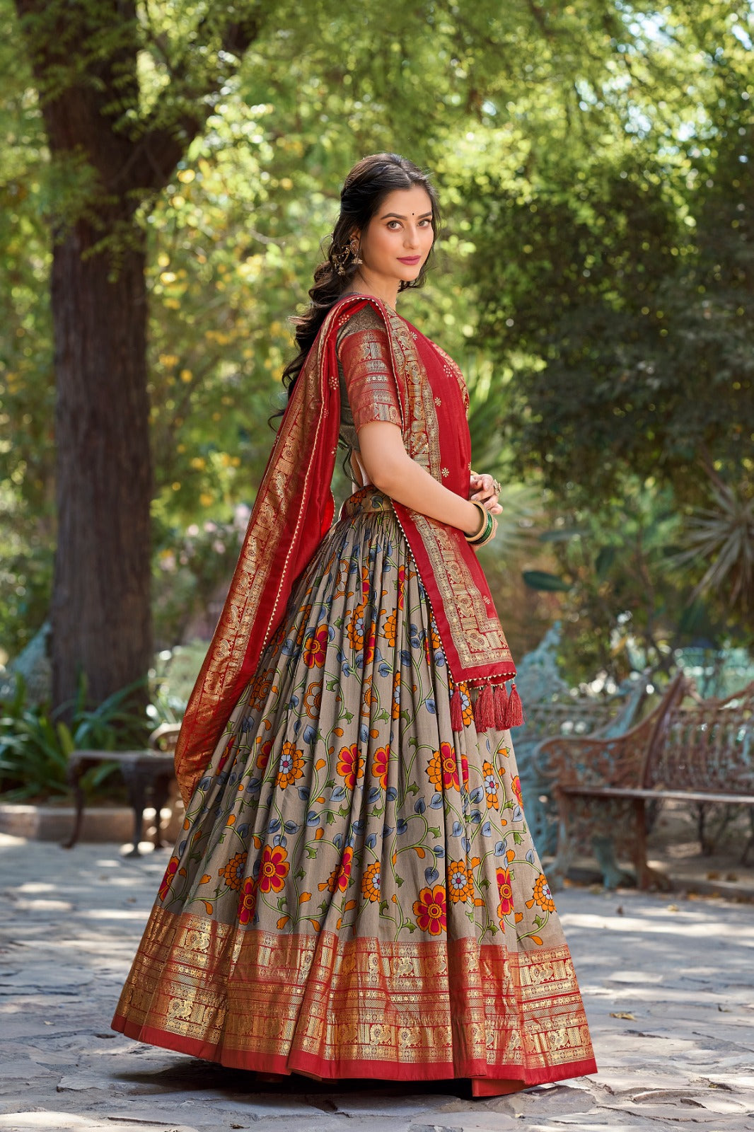 Elegant Gray Tussar Silk Kalamkari Printed Lehenga Choli Set - Ethnicwish