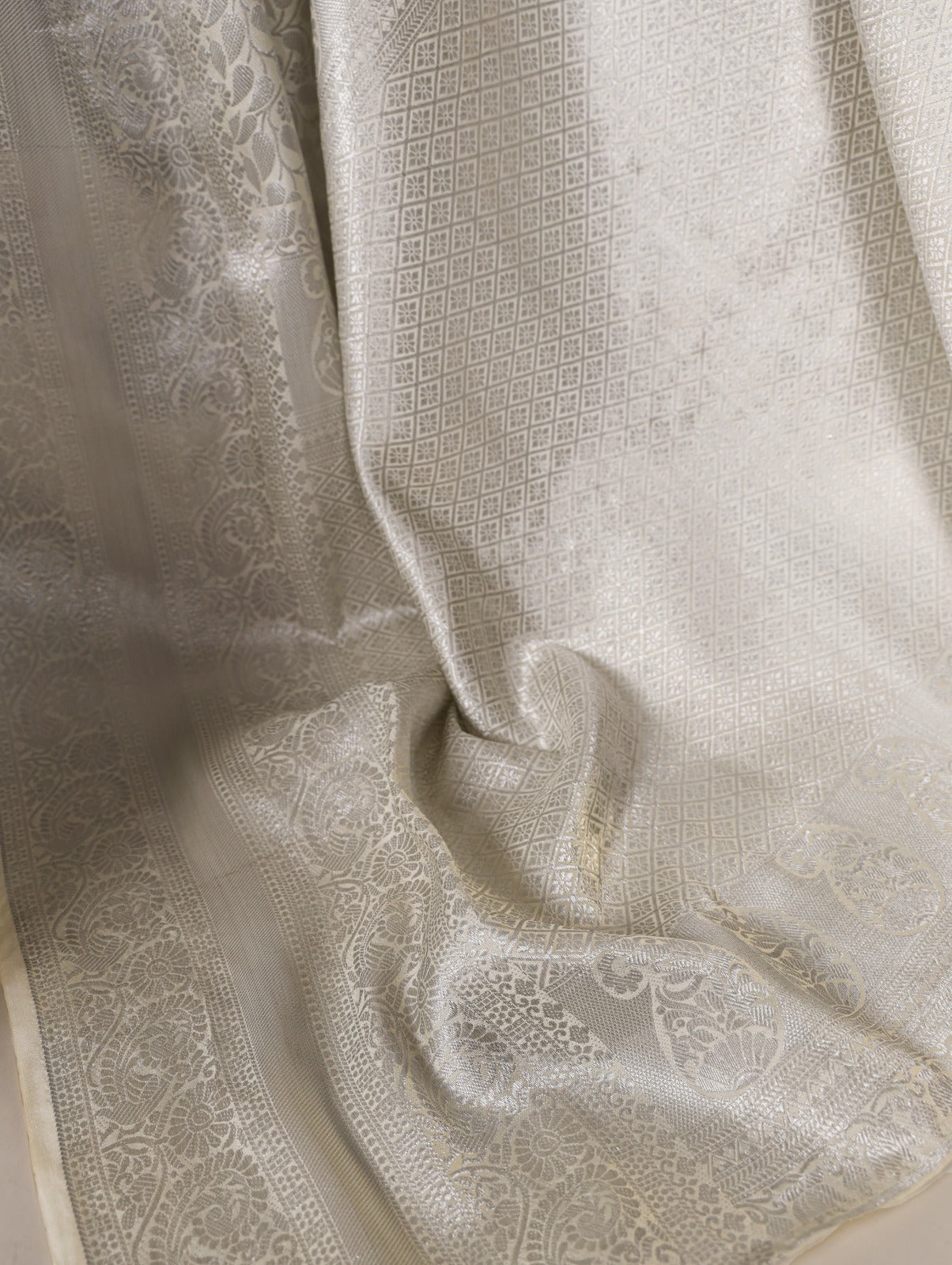 Exquisite Off White Kanjivaram Silk Zari Weaving Worked Saree - Ethnicwish