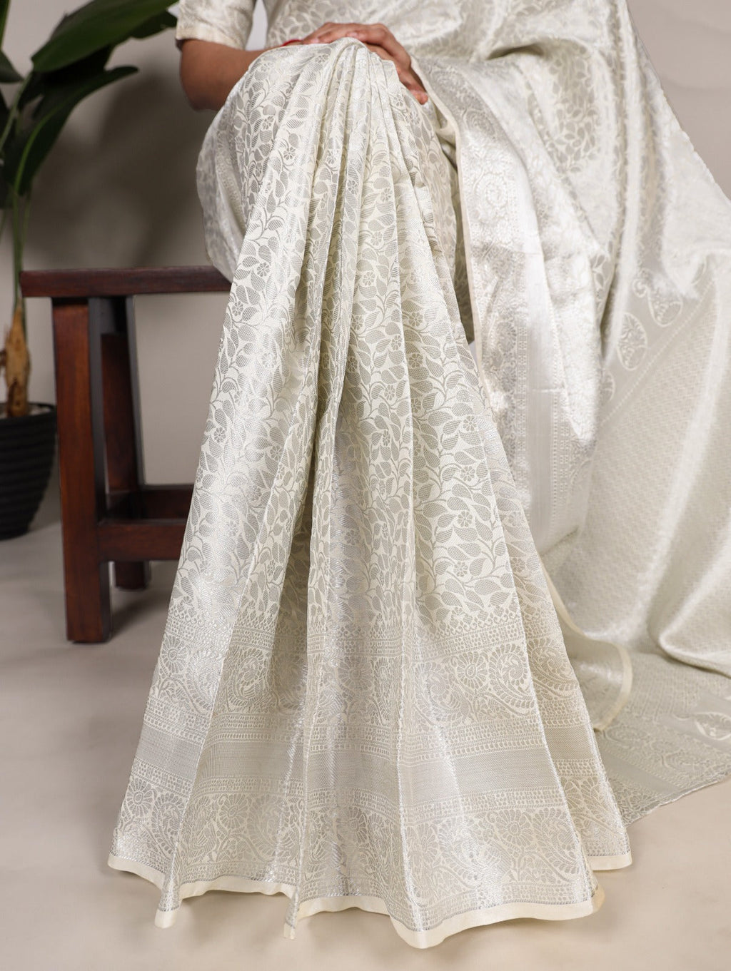 Exquisite Off White Kanjivaram Silk Zari Weaving Worked Saree - Ethnicwish