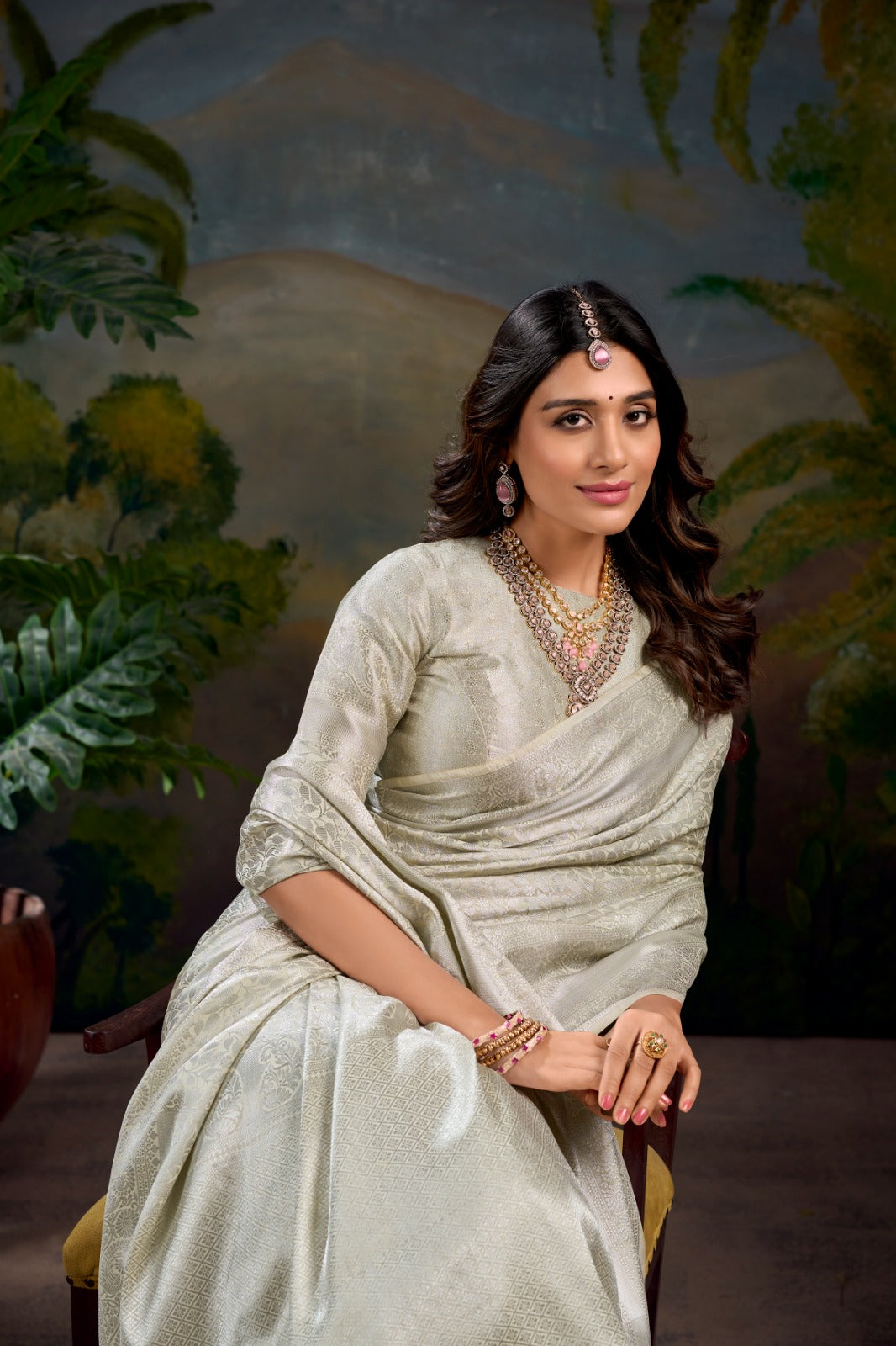 Exquisite Off White Kanjivaram Silk Zari Weaving Worked Saree - Ethnicwish