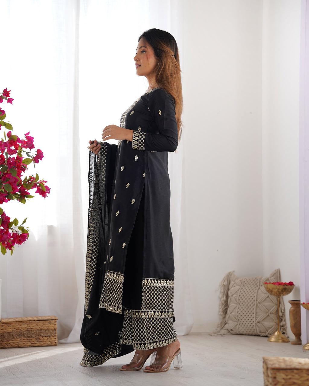 Elegant Embroidered Chinon Silk Kurta Set – A Touch of Royalty - ETHNICDEAL