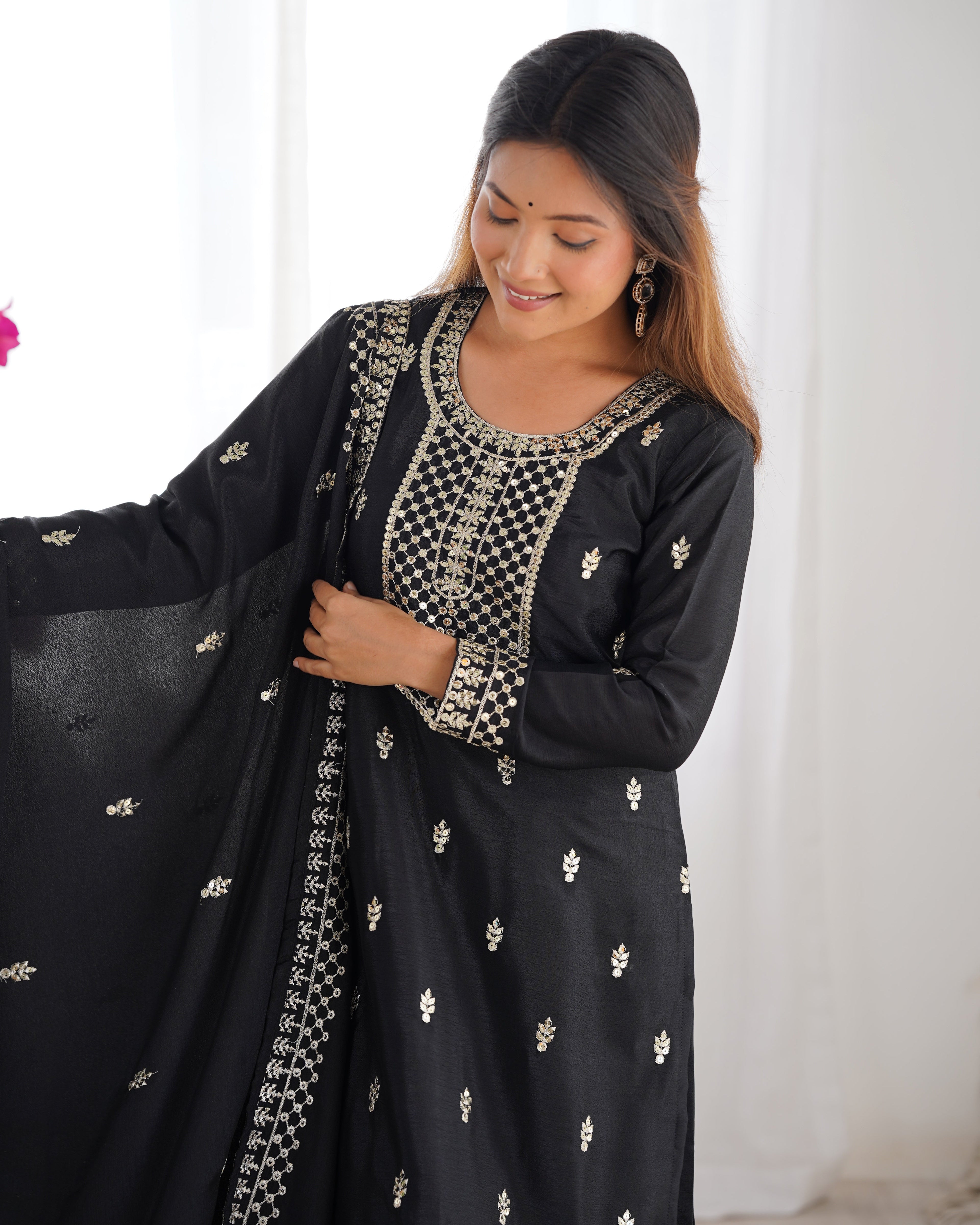 Elegant Embroidered Chinon Silk Kurta Set – A Touch of Royalty - ETHNICDEAL